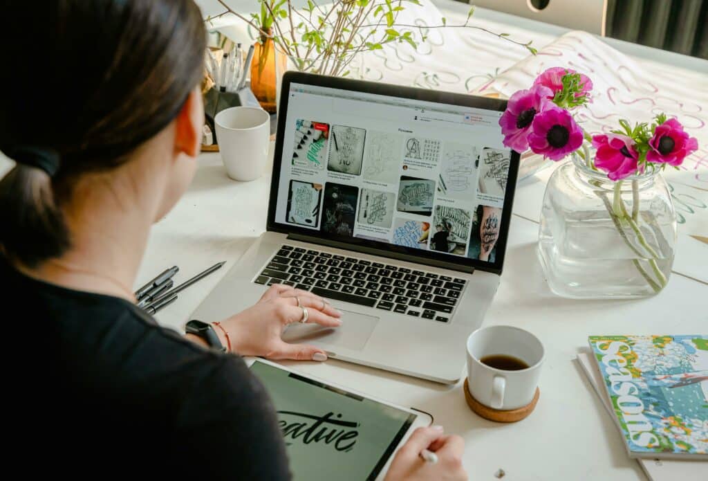 Top 10 Proven Tips to Land a Graphic Design Job in 2024